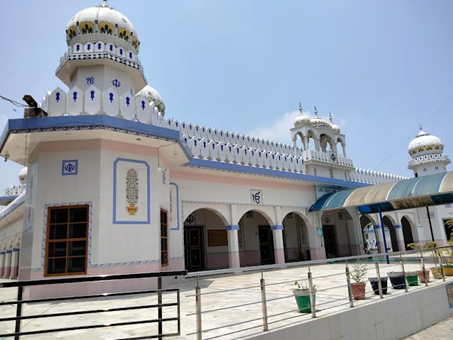 Front view of Gurdwara Beri Sahib Patshahi Dasvin
